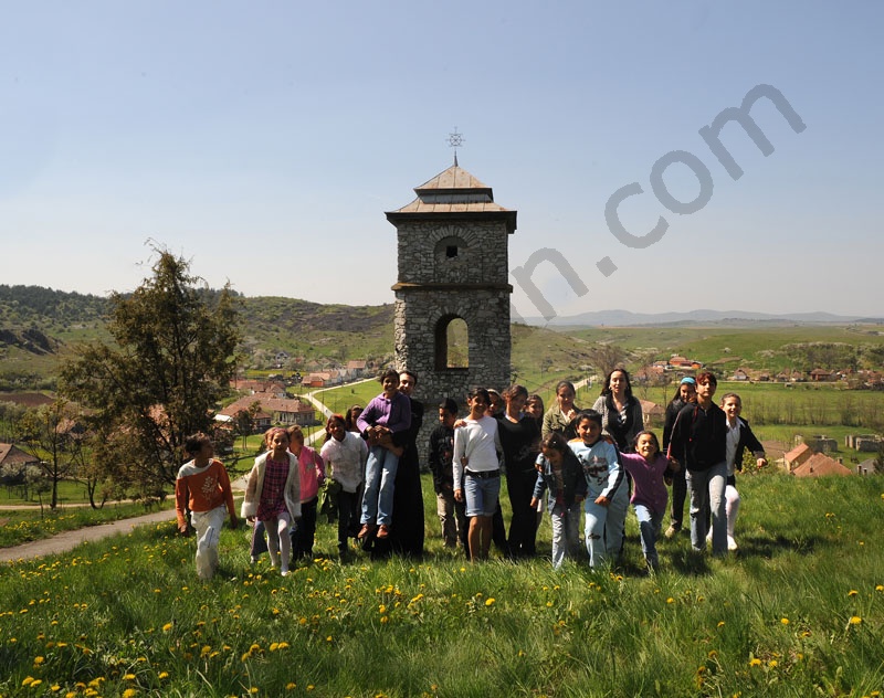 Rakaca: The settlement is located close to the basin of the valley of the Rakaca stream, on the territory of the once Borsod-county. Rakaca inherited its Slavic name from a stream traversing the village, a stream that was land marked in the 1249 perambulation.
By the first half of the 20th Century the settlement was a flourishing one: it had its own Greek-Catholic public school, general practitioner and post office.
Today Rakaca is inhabited by a larger Gypsy population that is cut from the outside world, deprived of any chances for employment, hoping for outside help to improve their living conditions.
