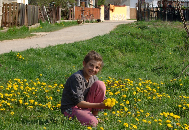 Rakaca: The settlement is located close to the basin of the valley of the Rakaca stream, on the territory of the once Borsod-county. Rakaca inherited its Slavic name from a stream traversing the village, a stream that was land marked in the 1249 perambulation.
By the first half of the 20th Century the settlement was a flourishing one: it had its own Greek-Catholic public school, general practitioner and post office.
Today Rakaca is inhabited by a larger Gypsy population that is cut from the outside world, deprived of any chances for employment, hoping for outside help to improve their living conditions.
