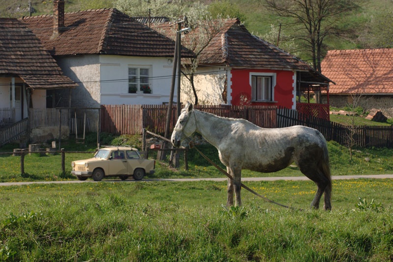 Rakaca: The settlement is located close to the basin of the valley of the Rakaca stream, on the territory of the once Borsod-county. Rakaca inherited its Slavic name from a stream traversing the village, a stream that was land marked in the 1249 perambulation.
By the first half of the 20th Century the settlement was a flourishing one: it had its own Greek-Catholic public school, general practitioner and post office.
Today Rakaca is inhabited by a larger Gypsy population that is cut from the outside world, deprived of any chances for employment, hoping for outside help to improve their living conditions.
