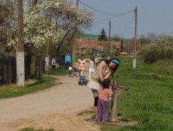 Rakaca: The settlement is located close to the basin of the valley of the Rakaca stream, on the territory of the once Borsod-county. Rakaca inherited its Slavic name from a stream traversing the village, a stream that was land marked in the 1249 perambulation.
By the first half of the 20th Century the settlement was a flourishing one: it had its own Greek-Catholic public school, general practitioner and post office.
Today Rakaca is inhabited by a larger Gypsy population that is cut from the outside world, deprived of any chances for employment, hoping for outside help to improve their living conditions.
