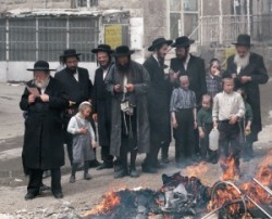 Peszach, Jerusalem, Mea Searim, ortodox Juis old taan. Israel. Chatzot.