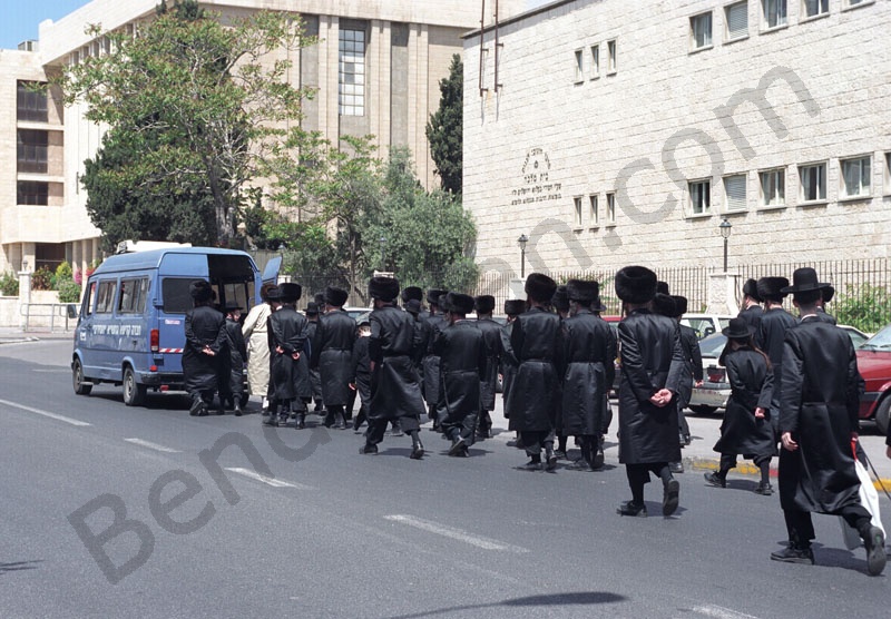 Israel, Palestina, Holyland, Jerusalem orthodox jews funeral procession in Mea Shearim.