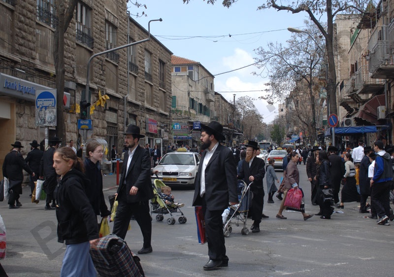 Holyland, Israel, Jerusalem Mea Shearim ultraorthodox, ultraortodox jews quarter, weekday.