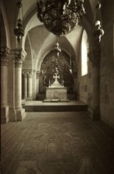 Chapels and altars on the floor.