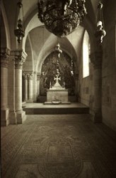 Chapels and altars on the floor.