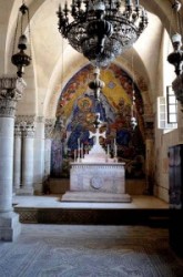 Chapels and altars on the floor.