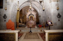 Chapels and altars on the floor.