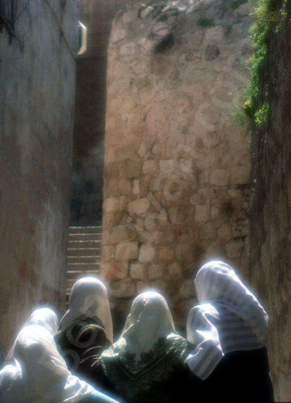 Jerusalem old City, suk, arab wumen, 