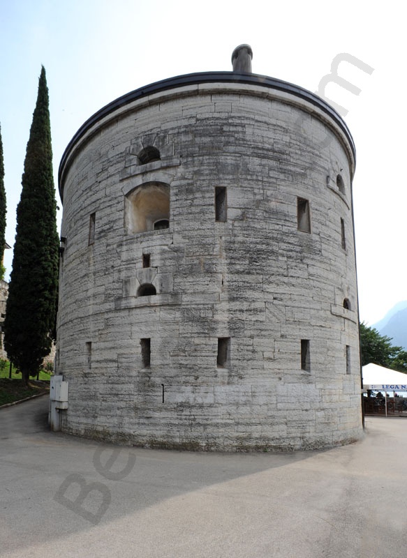 Fortresses at the Gara lake.