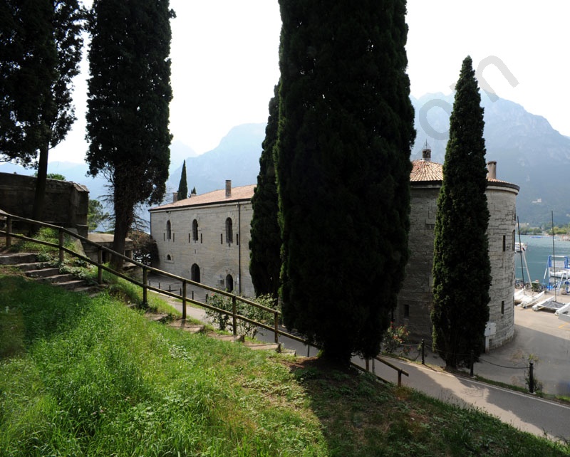 Fortresses at the Gara lake.