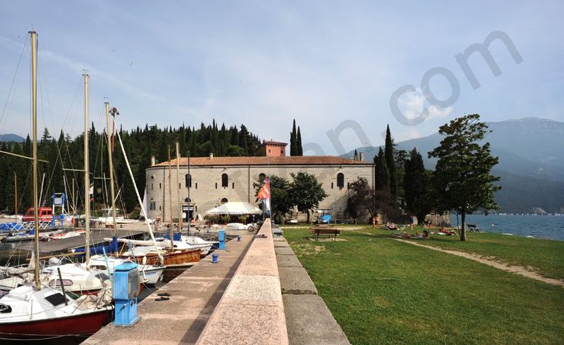 Fortresses at the Gara lake.