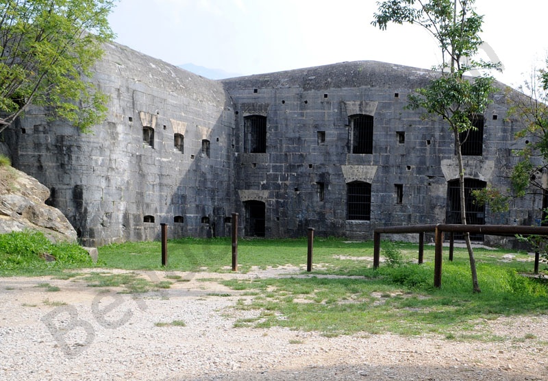 Mountain Fortresses at the Garda lake