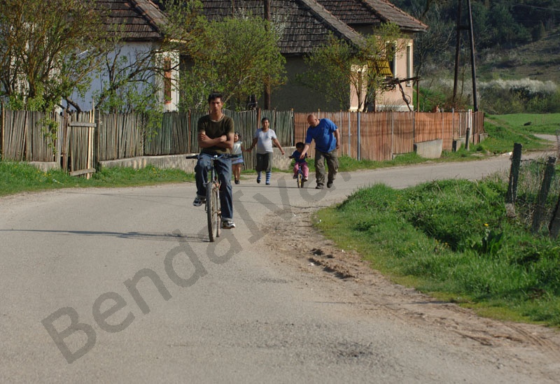 Rakaca: The settlement is located close to the basin of the valley of the Rakaca stream, on the territory of the once Borsod-county. Rakaca inherited its Slavic name from a stream traversing the village, a stream that was land marked in the 1249 perambulation.
By the first half of the 20th Century the settlement was a flourishing one: it had its own Greek-Catholic public school, general practitioner and post office.
Today Rakaca is inhabited by a larger Gypsy population that is cut from the outside world, deprived of any chances for employment, hoping for outside help to improve their living conditions.
