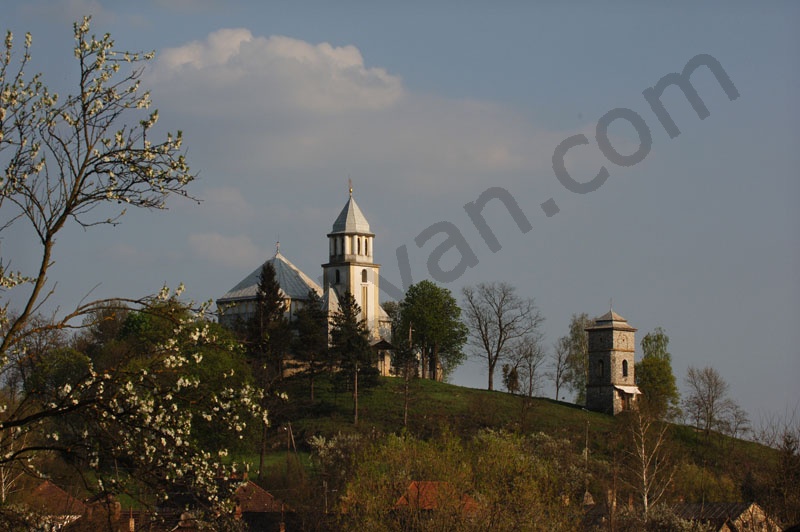 Rakaca: The settlement is located close to the basin of the valley of the Rakaca stream, on the territory of the once Borsod-county. Rakaca inherited its Slavic name from a stream traversing the village, a stream that was land marked in the 1249 perambulation.
By the first half of the 20th Century the settlement was a flourishing one: it had its own Greek-Catholic public school, general practitioner and post office.
Today Rakaca is inhabited by a larger Gypsy population that is cut from the outside world, deprived of any chances for employment, hoping for outside help to improve their living conditions.
