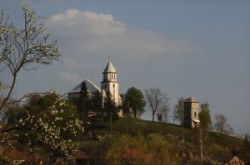 Rakaca: The settlement is located close to the basin of the valley of the Rakaca stream, on the territory of the once Borsod-county. Rakaca inherited its Slavic name from a stream traversing the village, a stream that was land marked in the 1249 perambulation.
By the first half of the 20th Century the settlement was a flourishing one: it had its own Greek-Catholic public school, general practitioner and post office.
Today Rakaca is inhabited by a larger Gypsy population that is cut from the outside world, deprived of any chances for employment, hoping for outside help to improve their living conditions.
