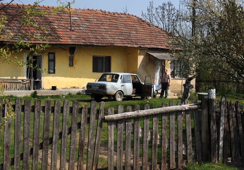 Rakaca: The settlement is located close to the basin of the valley of the Rakaca stream, on the territory of the once Borsod-county. Rakaca inherited its Slavic name from a stream traversing the village, a stream that was land marked in the 1249 perambulation.
By the first half of the 20th Century the settlement was a flourishing one: it had its own Greek-Catholic public school, general practitioner and post office.
Today Rakaca is inhabited by a larger Gypsy population that is cut from the outside world, deprived of any chances for employment, hoping for outside help to improve their living conditions.
