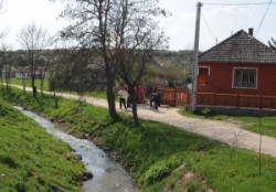 Rakaca: The settlement is located close to the basin of the valley of the Rakaca stream, on the territory of the once Borsod-county. Rakaca inherited its Slavic name from a stream traversing the village, a stream that was land marked in the 1249 perambulation.
By the first half of the 20th Century the settlement was a flourishing one: it had its own Greek-Catholic public school, general practitioner and post office.
Today Rakaca is inhabited by a larger Gypsy population that is cut from the outside world, deprived of any chances for employment, hoping for outside help to improve their living conditions.
