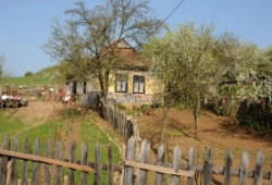 Rakaca: The settlement is located close to the basin of the valley of the Rakaca stream, on the territory of the once Borsod-county. Rakaca inherited its Slavic name from a stream traversing the village, a stream that was land marked in the 1249 perambulation.
By the first half of the 20th Century the settlement was a flourishing one: it had its own Greek-Catholic public school, general practitioner and post office.
Today Rakaca is inhabited by a larger Gypsy population that is cut from the outside world, deprived of any chances for employment, hoping for outside help to improve their living conditions.
