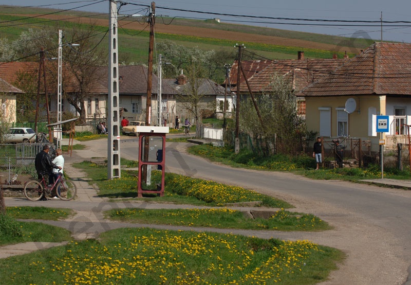 Rakaca: The settlement is located close to the basin of the valley of the Rakaca stream, on the territory of the once Borsod-county. Rakaca inherited its Slavic name from a stream traversing the village, a stream that was land marked in the 1249 perambulation.
By the first half of the 20th Century the settlement was a flourishing one: it had its own Greek-Catholic public school, general practitioner and post office.
Today Rakaca is inhabited by a larger Gypsy population that is cut from the outside world, deprived of any chances for employment, hoping for outside help to improve their living conditions.
