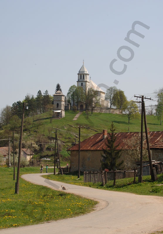 Rakaca: The settlement is located close to the basin of the valley of the Rakaca stream, on the territory of the once Borsod-county. Rakaca inherited its Slavic name from a stream traversing the village, a stream that was land marked in the 1249 perambulation.
By the first half of the 20th Century the settlement was a flourishing one: it had its own Greek-Catholic public school, general practitioner and post office.
Today Rakaca is inhabited by a larger Gypsy population that is cut from the outside world, deprived of any chances for employment, hoping for outside help to improve their living conditions.
